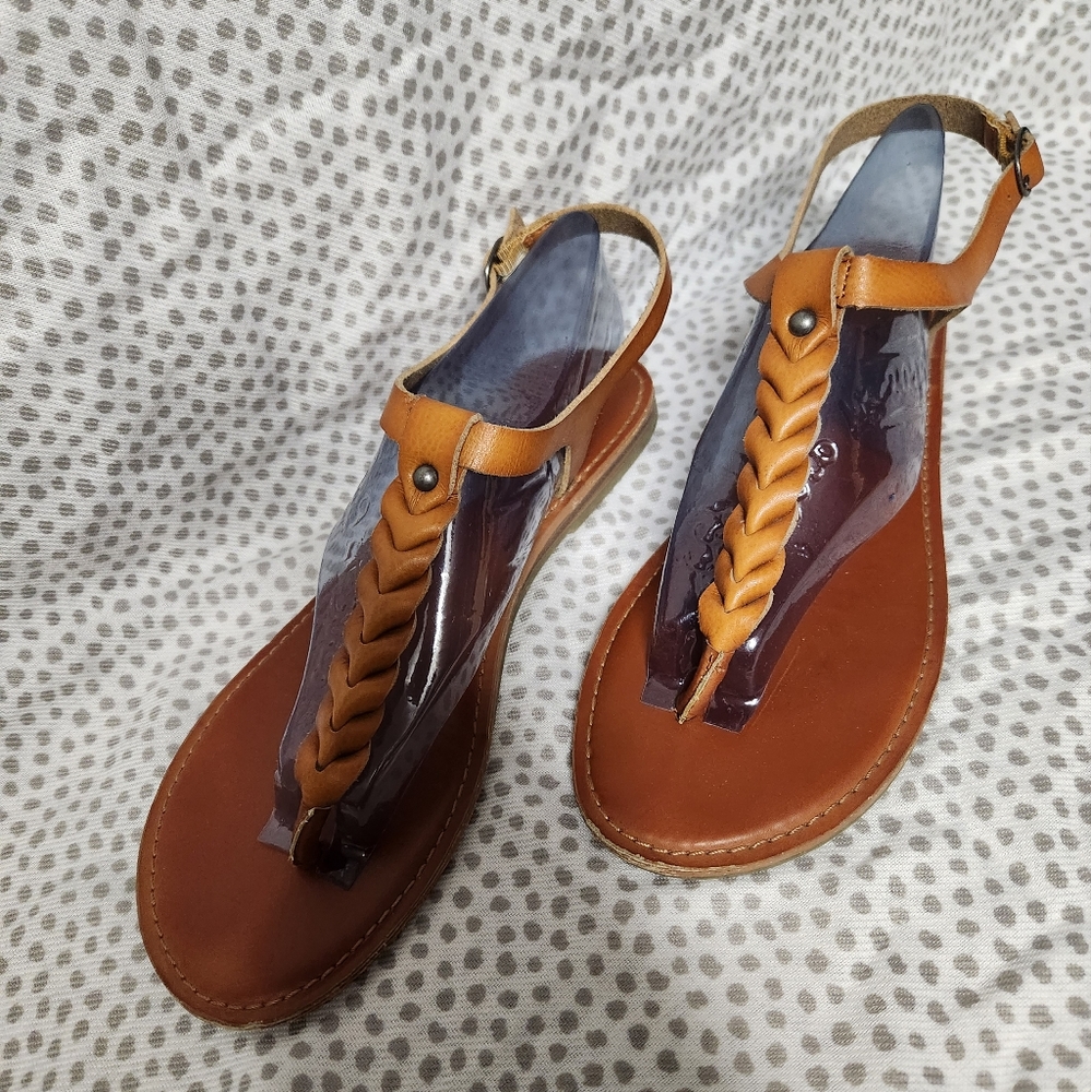 AMERICAN EAGLE OUTFITTER T STRAP SANDLE